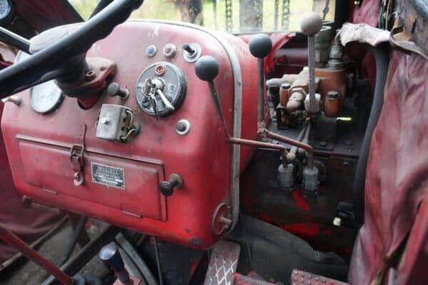Valmet 565 traktori - Image 17