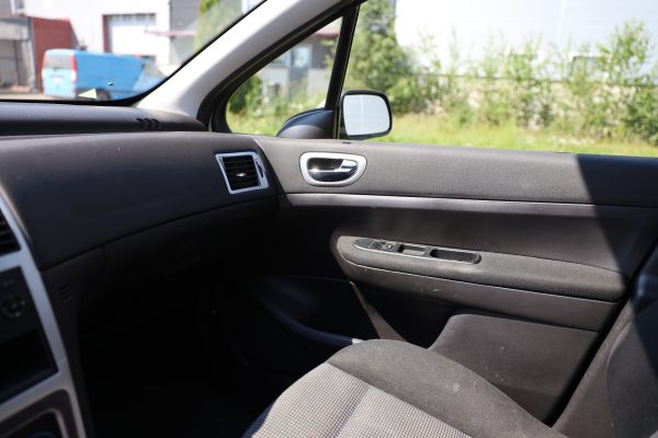 Peugeot 307 1.6 (ECF-762) - Image 17