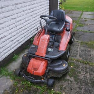 Husqvarna R 216 päältäajettava ruohonleikkuri