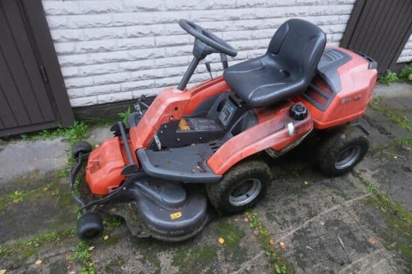 Husqvarna R 216 päältäajettava ruohonleikkuri - Image 2
