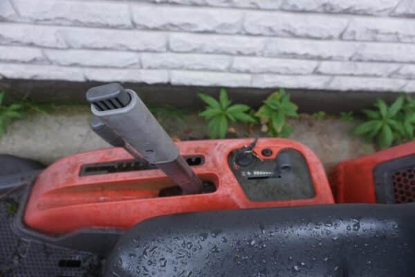 Husqvarna R 216 päältäajettava ruohonleikkuri - Image 5