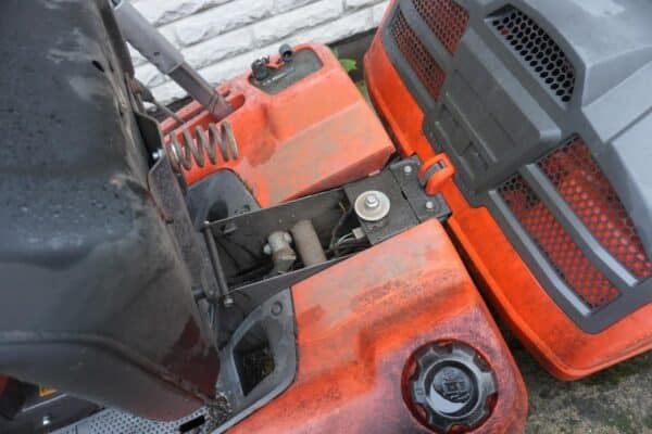 Husqvarna R 216 päältäajettava ruohonleikkuri - Image 6