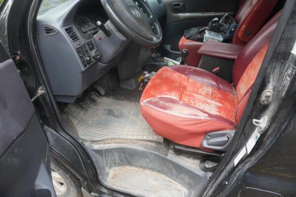 Toyota Hiace pakettiauto - Image 11