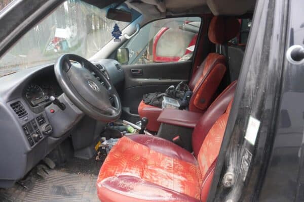 Toyota Hiace pakettiauto - Image 10
