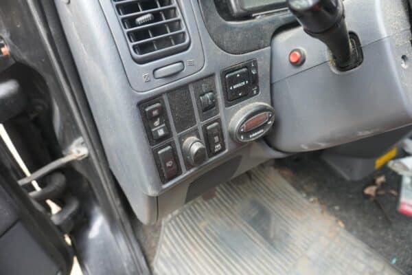 Toyota Hiace pakettiauto - Image 8