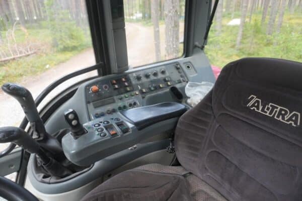 Valtra 65 liikennetraktori - Image 14