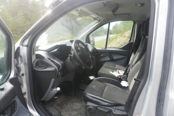 Ford Transit Custom pakettiauto - Image 7