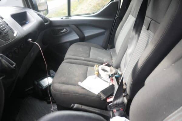 Ford Transit Custom pakettiauto - Image 9