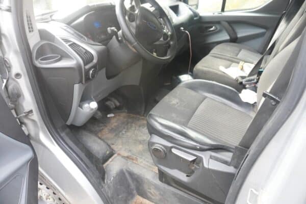 Ford Transit Custom pakettiauto - Image 8
