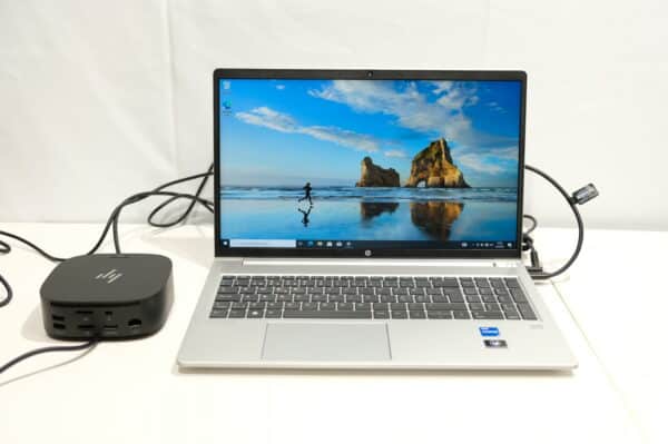 HP ProBook 450 G9 kannettava tietokone + telakka (BB101)
