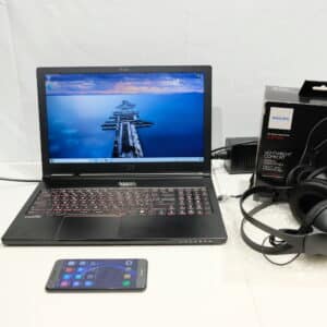 MSI MS-16K2 kannettava tietokone, Honor puhelin, Philips kuulokkeet (EL102)