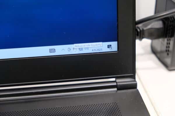 MSI MS-16K2 kannettava tietokone, Honor puhelin, Philips kuulokkeet (EL102) - Image 9