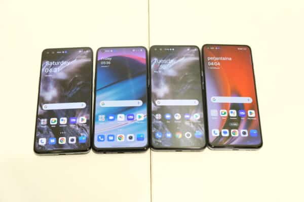 OnePlus puhelin / 4 kpl (BB127)