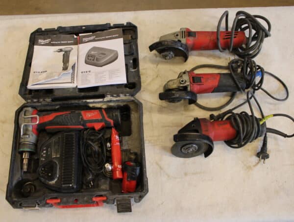 Milwaukee C12PXP laajennustyökalu + 3 kpl Milwaukee kulmahiomakone (LT75)