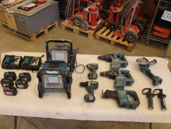 Makita akkutyökaluja (LT89)