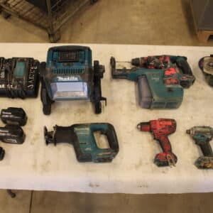 MAKITA akkutyökaluja (LT93)