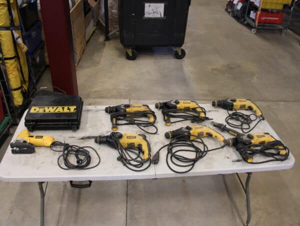 Dewalt iskuporakone 6 kpl ja kuviosaha (LT45)