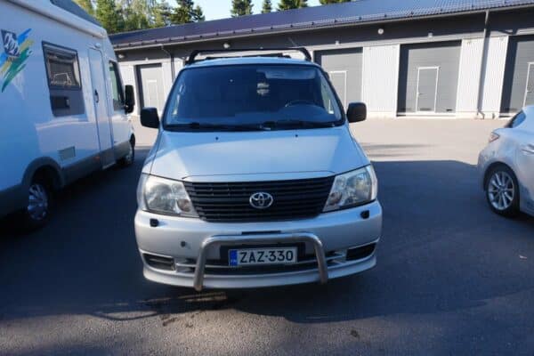 Toyota Hiace 4WD pakettiauto