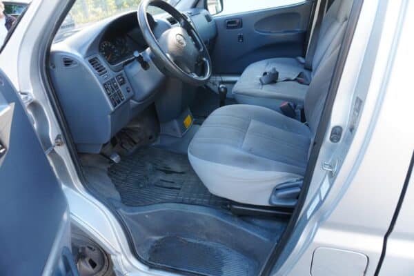 Toyota Hiace 4WD pakettiauto - Image 10