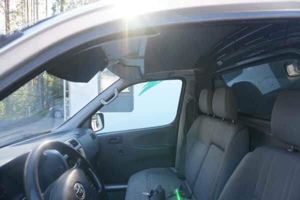 Toyota Hiace 4WD pakettiauto - Image 12