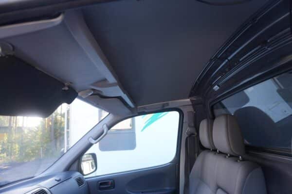 Toyota Hiace 4WD pakettiauto - Image 18