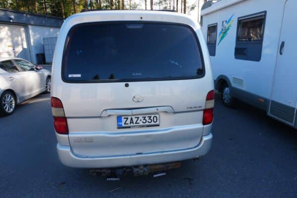Toyota Hiace 4WD pakettiauto - Image 7