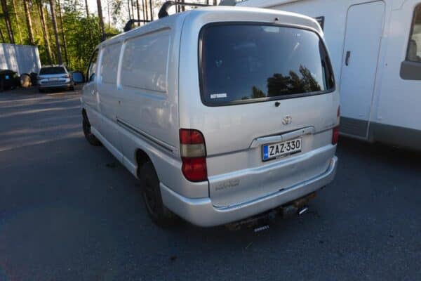 Toyota Hiace 4WD pakettiauto - Image 8