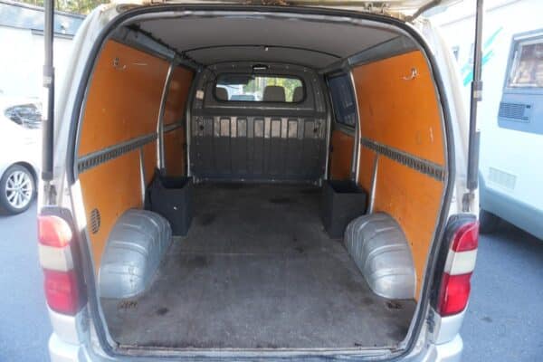 Toyota Hiace 4WD pakettiauto - Image 9