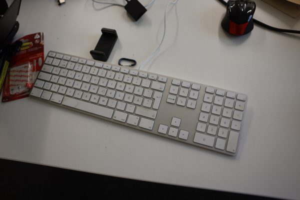 Sähköpöytä, kuulokkeita, mikrofoni yms... (1) - Image 13