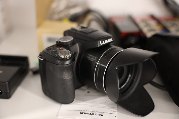 Peltikaappi 2 kpl, lehtiä, Panasonic kamera, Canon videokamera ja naulakko (5) - Image 25