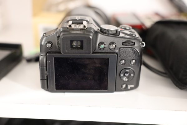 Peltikaappi 2 kpl, lehtiä, Panasonic kamera, Canon videokamera ja naulakko (5) - Image 24