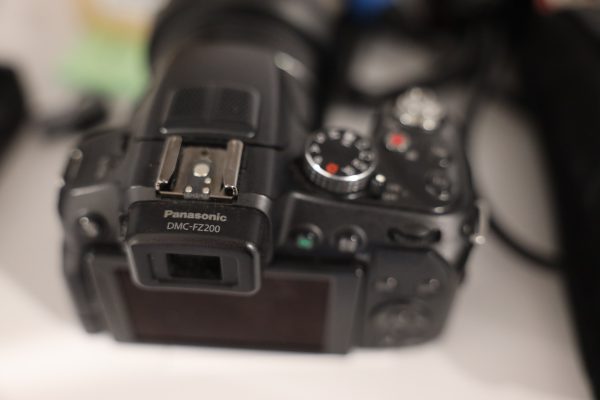 Peltikaappi 2 kpl, lehtiä, Panasonic kamera, Canon videokamera ja naulakko (5) - Image 23