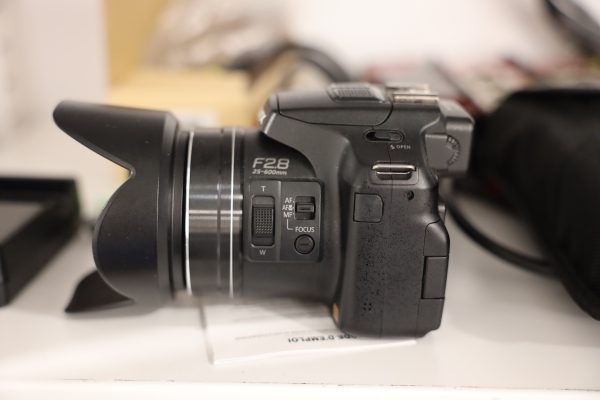 Peltikaappi 2 kpl, lehtiä, Panasonic kamera, Canon videokamera ja naulakko (5) - Image 21