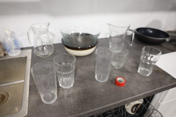 Siivoustarvikkeita, tikkaat, ajoramppi, keittiötarvikkeita, tuoli 3 kpl (8) - Image 16