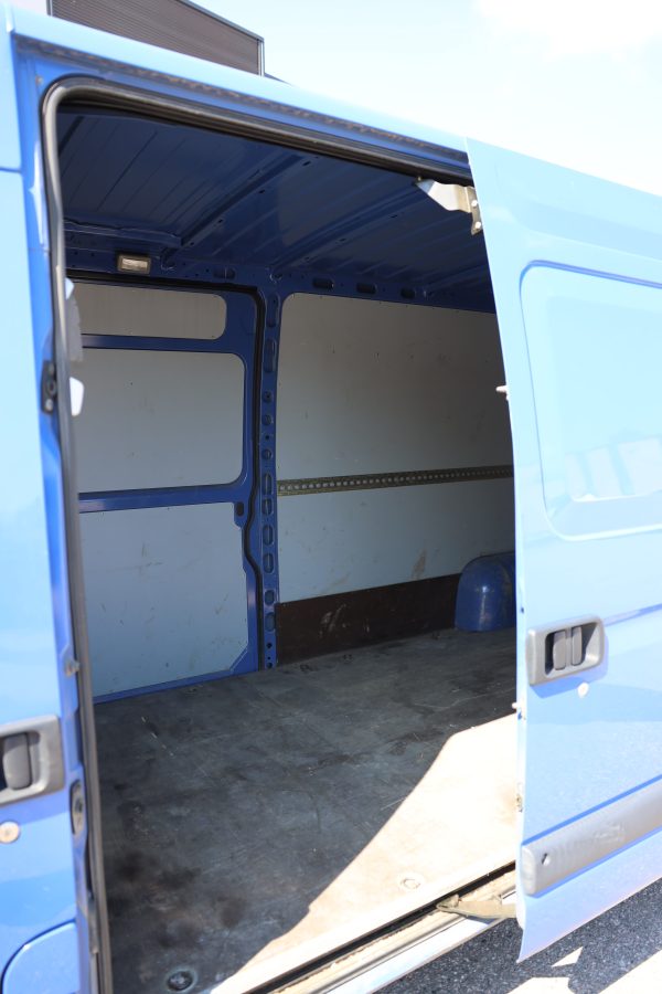 Renault MASTER FOURGON 2.5 (KMG-366) - Image 25