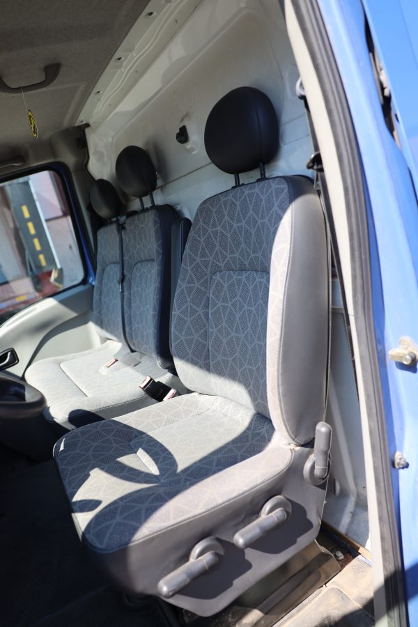 Renault MASTER FOURGON 2.5 (KMG-366) - Image 28