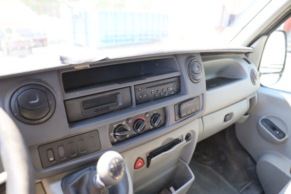 Renault MASTER FOURGON 2.5 (KMG-366) - Image 30