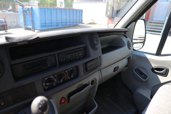 Renault MASTER FOURGON 2.5 (KMG-366) - Image 31