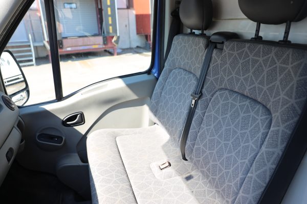 Renault MASTER FOURGON 2.5 (KMG-366) - Image 32