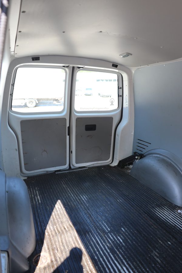 Volkswagen TRANSPORTER 2.0, 4 Motion (KNV-799) - Image 32