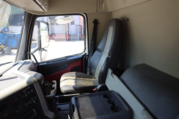 Volvo FM 330 4X2 Umpikorinen 10837cm3 (ZNP-556) - Image 48