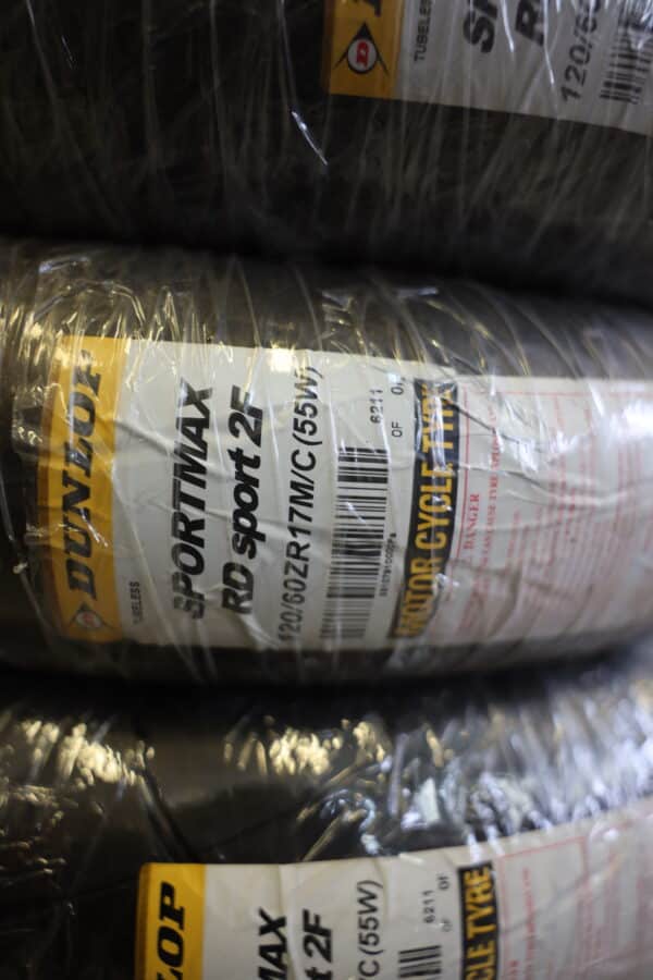 Michelin, Dunlop, Pirelli renkaita 18 kpl (1) - Image 6