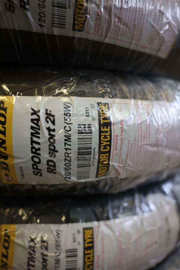 Michelin, Dunlop, Pirelli renkaita 18 kpl (1) - Image 5