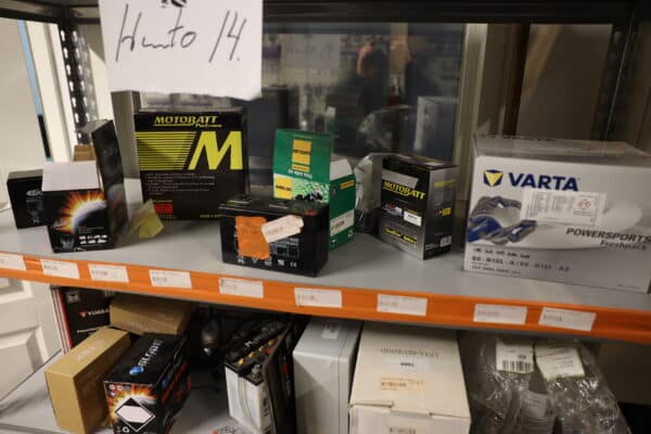Moottoripyörä akkuja ja akkutarvikkeita (14) - Image 25
