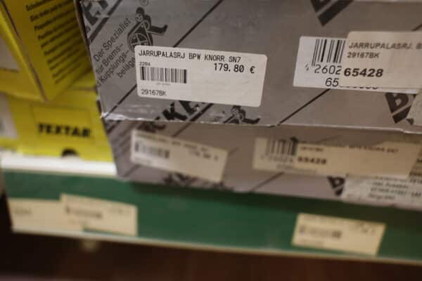 Kuorma-auto tarvikkeita ja lisävalojen suojakalvosarjoja (35) - Image 64
