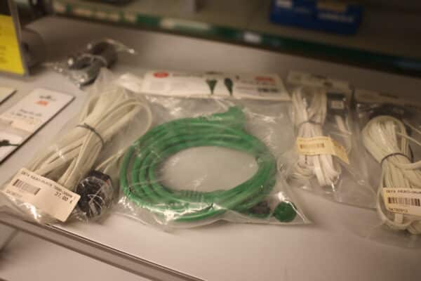 Inventteri 2 kpl, polttoainetankki 2 kpl, latauskaapeli, lämmitysjohtoja (39) - Image 25