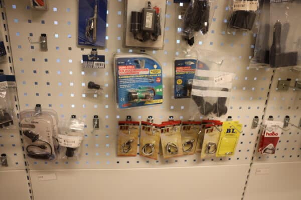 Auto/kone sähkötarvikkeita (42) - Image 29