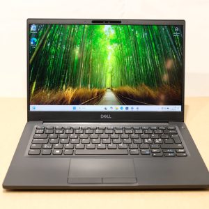DELL Latitude 7390 kannettava tietokone (NT122)