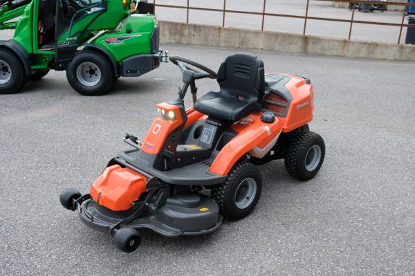 Husqvarna R 216T AWD ajettava ruohonleikkuri (G1000)