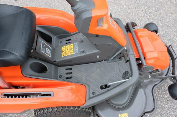 Husqvarna R 216T AWD ajettava ruohonleikkuri (G1000) - Image 26